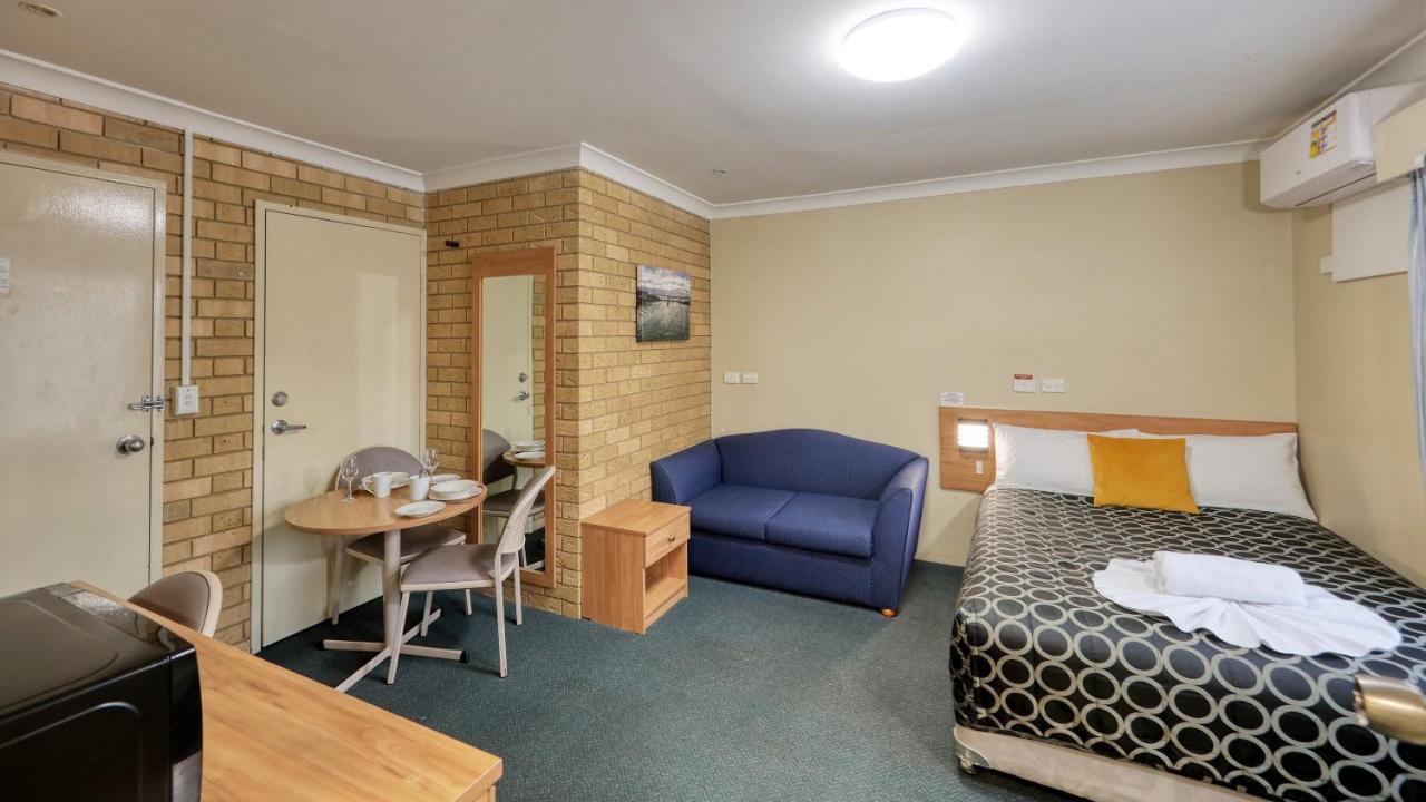 Forest Lodge Motor Inn & Restaurant ダボ エクステリア 写真