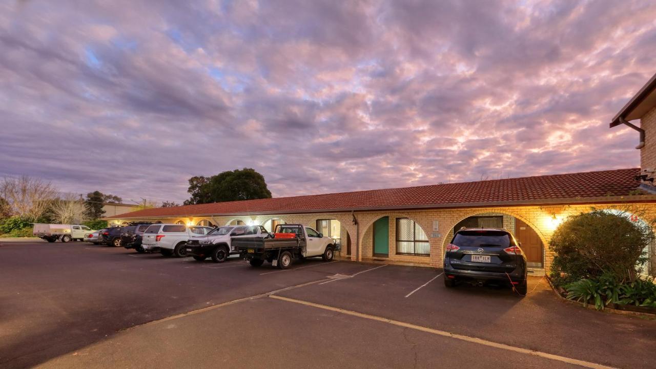 Forest Lodge Motor Inn & Restaurant ダボ エクステリア 写真