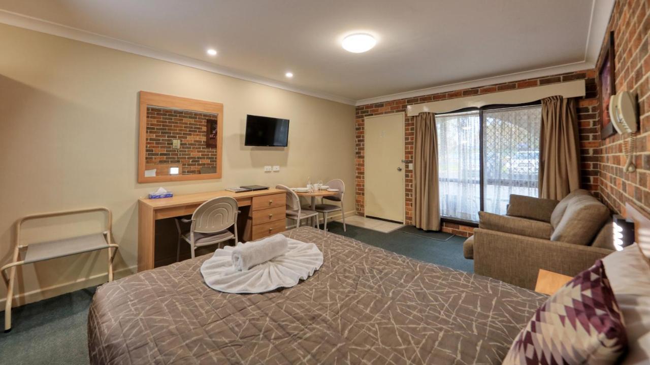 Forest Lodge Motor Inn & Restaurant ダボ エクステリア 写真