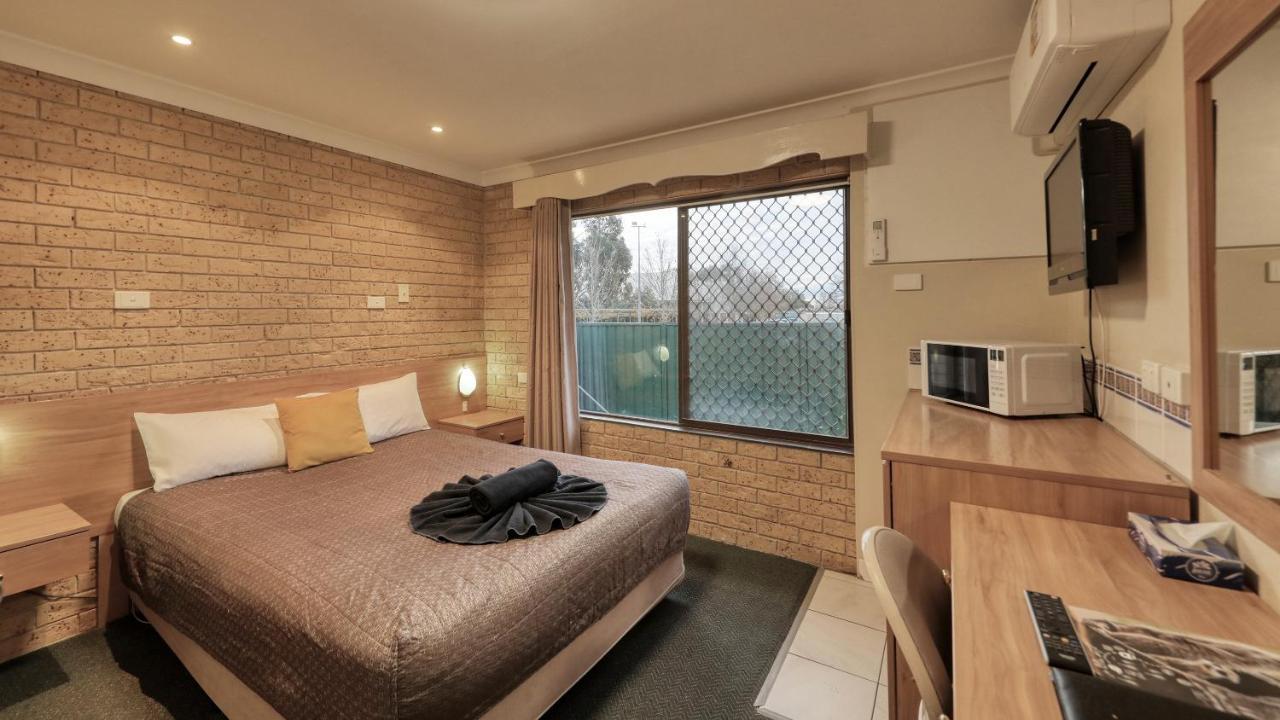 Forest Lodge Motor Inn & Restaurant ダボ エクステリア 写真