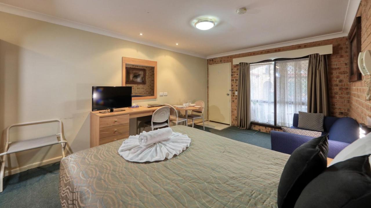 Forest Lodge Motor Inn & Restaurant ダボ エクステリア 写真