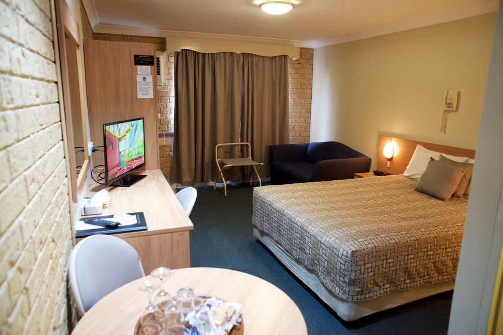 Forest Lodge Motor Inn & Restaurant ダボ エクステリア 写真