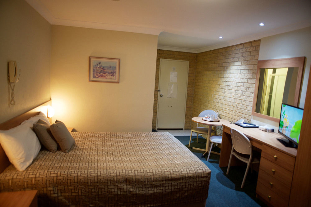 Forest Lodge Motor Inn & Restaurant ダボ エクステリア 写真